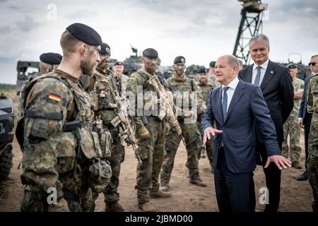 Pabrade, Lithuania. 07th June, 2022. German Chancellor Olaf Scholz (M, SPD) visits NATO's Enhanced Forward Presence Battle Group (eFP battalion) and Gitanas Nauseda (r), President of Lithuania, at Camp Adrian Rohn.Scholz pledged additional military support to Lithuania to defend against a possible Russian attack. Credit: Michael Kappeler/dpa/Alamy Live News Stock Photo