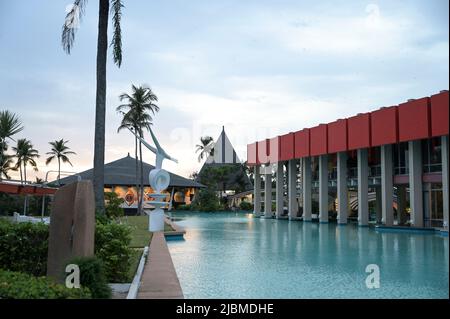 IVORY COAST, Abidjan, Hotel Ivoire, built 1962 bis 1970 today Sofitel / ELFENBEINKUESTE, Abidjan, Hotel Ivoire, 1962 bis 1970 gebaut von den israelischen Architekten Heinz Fenchel und Thomas Leitersdorf, heute Sofitel Stock Photo