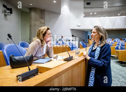 2022-06-07 14:00:18 THE HAGUE - Christianne van der Wal, Minister for Nature and Nitrogen, and Laura Bromet (GroenLinks) (R) during the weekly question time in the House of Representatives. ANP SEM VAN DER WAL netherlands out - belgium out Stock Photo