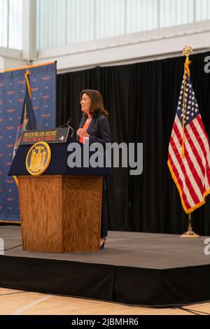 Bronx, New York, USA. 6th June, 2022. New York Govnernor Kathy Hochul signed a new gun legislation package to immediately strengthen the state's gun laws and close critical loopholes. (Credit Image: © Steve Sanchez/Pacific Press via ZUMA Press Wire) Stock Photo