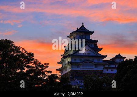 Sunset clouds over iconic Himeji Castle Stock Photo