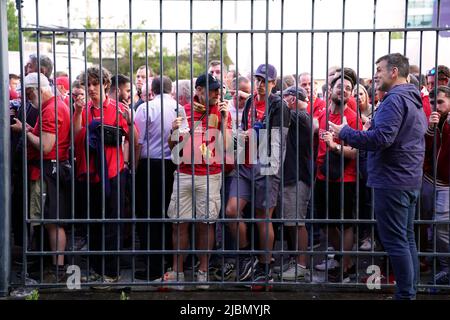 File photo dated 28-05-2022 of Liverpool fans stuck outside the ground as the kick off is delayed during the UEFA Champions League Final at the Stade de France, Paris. Fans who were victims of crime at last month’s Champions League final have been offered the opportunity to file complaints by the French authorities. Issue date: Tuesday June 7, 2022. Stock Photo