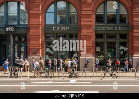 Line to enter the REI sporting goods store in Soho in New York on Memorial Day, Monday, May 30, 2022.  (© Richard B. Levine) Stock Photo