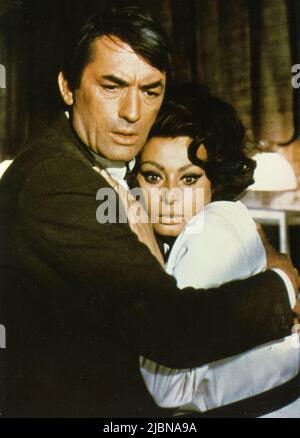 ARABESQUE -1966 SOPHIA LOREN Stock Photo - Alamy
