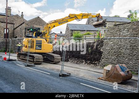 Traffic lights on the A65 at Kayley Hill Long Preston , where one lane is closed for up to 6 weeks whilst a wall is taken down and rebuilt Stock Photo