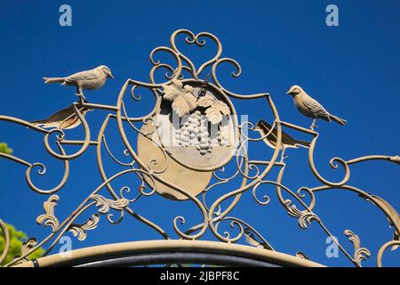 Elaborately designed details on arbour at the entrance to the Bird garden at the Route des Gerbes d'Angelica'garden, Mirabel, Quebec, Canada. Stock Photo