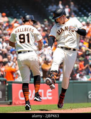 Giants third-base coach Mark Hallberg interviews for manager's job