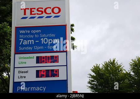 Ashford, Kent, UK. 08 June, 2022. One of the cheapest suppliers of fuel in Ashford, Kent has now exceeded £1.80 for unleaded and £1.91 for diesel as fuel is expected to rise even further by the summer. Photo Credit: Paul Lawrenson /Alamy Live News Stock Photo