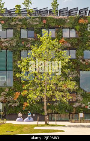 Almere, The Netherlands - May 17, 2022:  Two women relaxing in front of an urban green office building on the Floriade Expo 2022 in Almere Stock Photo