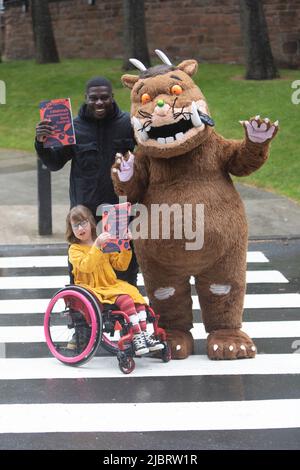 Edinburgh. Scotland, UK. 8th June, 2022. Edinburgh International Book Festival 13 - 30 August 2022. Launching the programme at the Festival Village site at Edinburgh College of Art are daughter of Citizen programme Writer in Residence Eleanor Thom and festival fan Oona Dooks, family favourite The Gruffalo (created by famous children's author Julia Donaldson) spoken word artist Bemz who appears as part of The Business of Books programme, and Book Festival Director Nick Barley. Pic Credit: Pako Mera/Alamy Live News Stock Photo