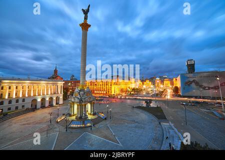 KYIV, UKRAINE, September 06, 2017: Night view of the independence memorial at Maidan Nezalezhnosti square in Kyiv, Ukraine Stock Photo