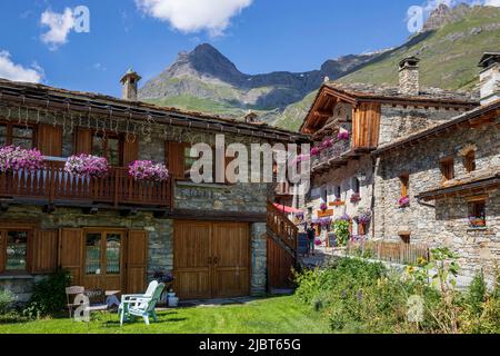 France, Savoie, Vanoise national park, Bonneval-sur-Arc, the highest village in the Haute Maurienne valley (1850 m), labeled One of the Most Beautiful Villages of France Stock Photo