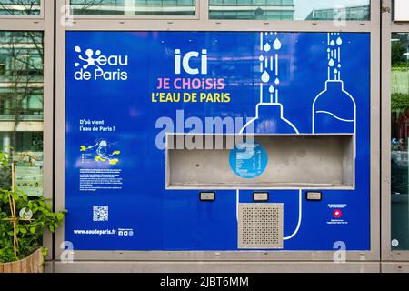 France, Paris, eau de Paris, still and sparkling in self service free Stock Photo