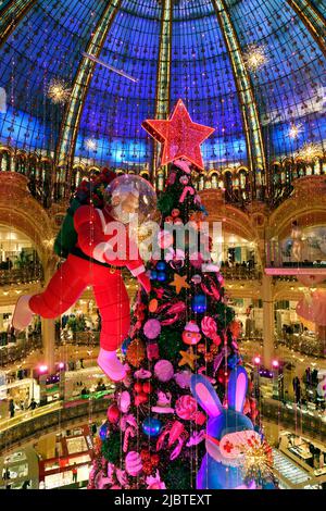 France, Paris, the Galeries Lafayette department store at Christmas, the Christmas tree under the dome Stock Photo