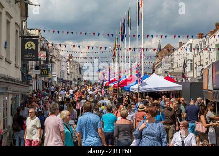 Crowds of people fill the street, enjoying the atmosphere in Stratford on Avon during the Queens Platinum Jubilee celebrations. Stock Photo