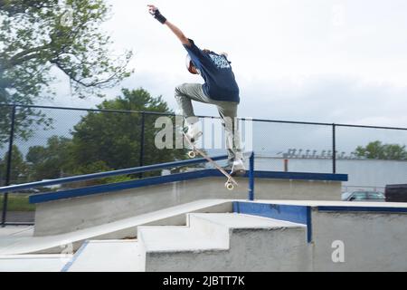 young man skateboarding  at the Keyport skatepark, Keyport New Jersey. Getting some air. Stock Photo