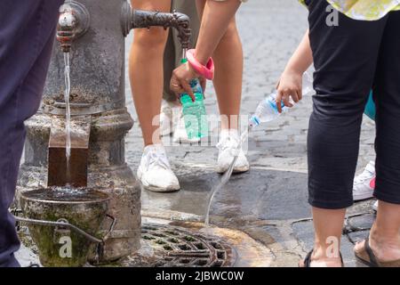 Rome, Italy. 8th June, 2022. Tourists fill water bottles at a drinking fountain in front of Pantheon in Rome (Credit Image: © Matteo Nardone/Pacific Press via ZUMA Press Wire) Stock Photo