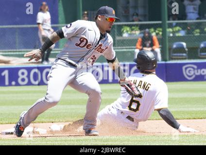 Pittsburgh, United States. 08th June, 2022. Detroit Tigers shortstop Javier Baez (28) makes the tag as Pittsburgh Pirates shortstop Yu Chang (6) is caught stealing in the fifth inning of Detroit Tigers 3-1 win over the Pittsburgh Pirates at PNC Park on Wednesday, June 8, 2022 in Pittsburgh. Photo by Archie Carpenter/UPI Credit: UPI/Alamy Live News Stock Photo