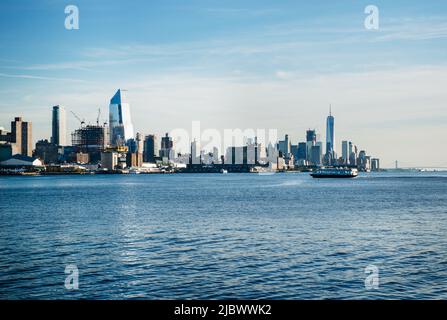 View of the West side of Manhattan and the Hudson river as seen from West New York, New Jersey Stock Photo