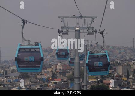 Non Exclusive: Jun 7, 2022, Mexico City, Mexico: Passengers using  Line 1 of the Mexico City Cablebus, which runs from Indios Verdes to Cuautepec, wil Stock Photo