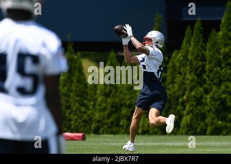 New England Patriots wide receiver Tre Nixon (82) runs the ball