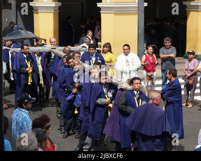 devotees-carrying-in-
