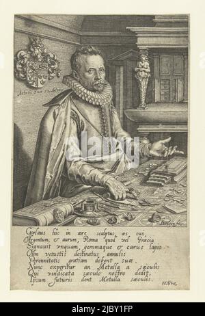 Abraham Gorlaeus (of Goorle) (1549-1609), collector of antique coins and gems, depicted at the age of 52, sitting at a table with coins and gems, rings, a book and a casette for the coins. A cabinet against the back wall. At the top left his coat of arms. Below the depiction an eight-line poem in Latin by Hugo de Groot, Portrait of Abraham Gorlaeus, Aged 52., print maker: Jacob de Gheyn (II), (mentioned on object), Hugo de Groot, (mentioned on object), Netherlands, 1601, paper, engraving, h 168 mm × w 109 mm Stock Photo