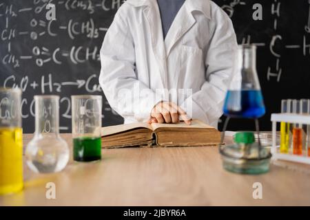 unrecognizable young student doing experiments in the laboratory. experience in the lab. Science and education. Stock Photo