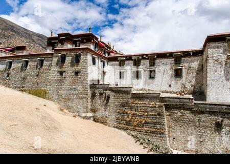 Side view of Drepung Monastery at the foot of Mount Gephel. Stock Photo