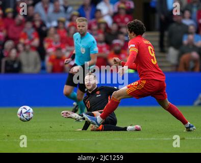 Cardiff, United Kingdom, 8, June, 2022, Teun Koopmeiners (Netherland) (L) clears ball past Brennan Johnson (Wales) , During UEFA Nations League, Credit:, Graham Glendinning,/ Alamy Live News Final Score: 1-2 Stock Photo