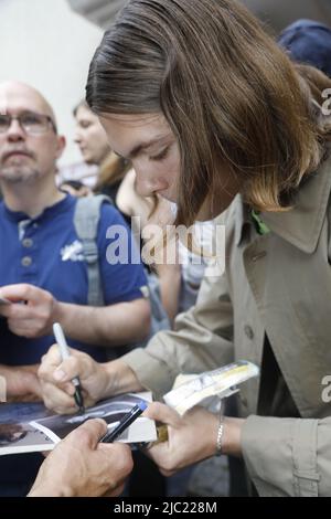 Milan Herms bei der Premiere von A E I O U - DAS SCHNELLE ALPHABET DER LIEBE Delphi Filmpalast. Berlin, 08.06.2022 Stock Photo