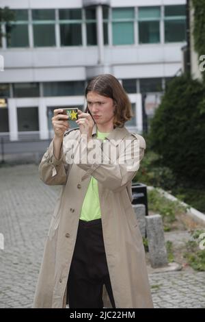 Milan Herms bei der Premiere von A E I O U - DAS SCHNELLE ALPHABET DER LIEBE Delphi Filmpalast. Berlin, 08.06.2022 Stock Photo