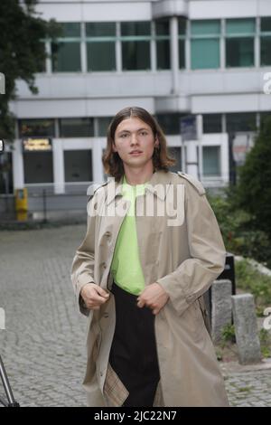 Milan Herms bei der Premiere von A E I O U - DAS SCHNELLE ALPHABET DER LIEBE Delphi Filmpalast. Berlin, 08.06.2022 Stock Photo