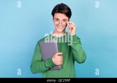 Photo portrait young guy keeping laptop wearing glasses smiling isolated pastel blue color background Stock Photo