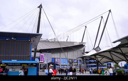 Manchester, UK. 9th June, 2022. City Square Fanzone  Ed Sheeran fans arrive at the Etihad Stadium, Manchester, England, United Kingdom, British Isles as Ed Sheeran starts a 4 night appearance. The stadium will welcome 240,000 fans over the 4 nights. The City Square Fanzone has eateries and drink stalls for early arrivals from 4pm. Credit: Terry Waller/Alamy Live News Stock Photo