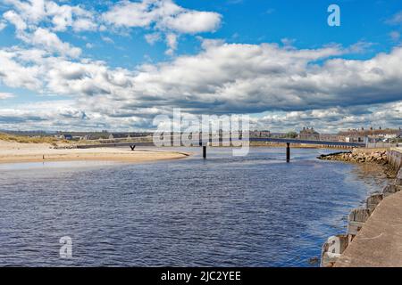 LOSSIEMOUTH MORAY SCOTLAND THE NEW BRIDGE OVER THE RIVER LOSSIE IN EARLY SUMMER Stock Photo