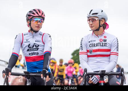 Cyclists at starting line in Colchester Sports Park ready to race in the UCI Women’s Tour cycle race Stage 1. Tereza Neumanová, Kathrin Schweinberger Stock Photo