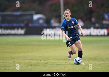 San Diego, California, USA. 08th June, 2022. San Diego Wave FC midfielder Kristen McNabb (14) during a NWSL soccer match between the Portland Thorns FC and the San Diego Wave FC at Torero Stadium in San Diego, California. Justin Fine/CSM/Alamy Live News Stock Photo