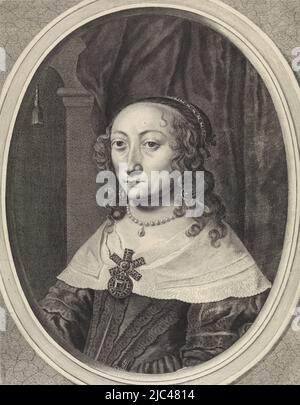 Portrait of Catherina Charlotta, palatine countess of Palatinate-Neuburg, wife of Wolfgang William of Palatinate-Neuburg. Around her neck a pearl necklace with a pendant and on her chest a jeweled pin., Portrait of Catherina Charlotta, palatine countess of Palatinate-Neuburg, print maker: Theodor Matham, after: Johannes Spilberg (II), c. 1635 - 1653, paper, engraving, h 414 mm × w 292 mm Stock Photo