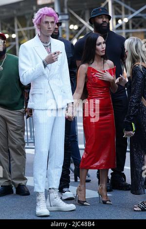 New York, NY, USA. 9th June, 2022. Machine Gun Kelly, Megan Fox at arrivals for TAURUS Premiere at the 21st Tribeca Festival, Beacon Theatre, New York, NY June 9, 2022. Credit: Kristin Callahan/Everett Collection/Alamy Live News Stock Photo