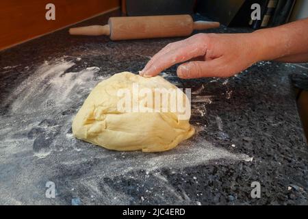 Swabian cuisine, preparation of Kirchweihkuchen, Swabian baking speciality, from the oven, baked, sweet cake, covered apple pie, apple sauce slices Stock Photo