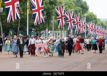 5th June 2022 - Participants in 1950s fashion take part in Queen Elizabeth's Platinum Jubilee Pageant on the Mall in London, UK Stock Photo