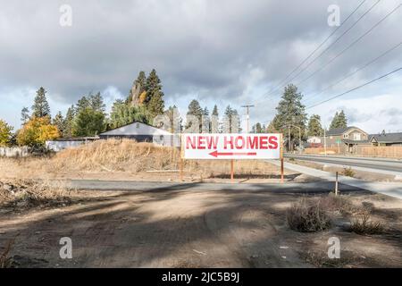 USA, Oregon, Bend, New Bend, Reed Market Street , 10/2017 *** Local Caption ***  USA, Oregon, Bend, New Bend, Reed Market, Street, development, urban, Stock Photo