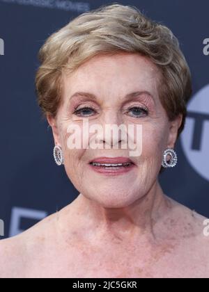 Hollywood, United States. 09th June, 2022. HOLLYWOOD, LOS ANGELES, CALIFORNIA, USA - JUNE 09: English actress Julie Andrews arrives at the 48th Annual AFI Life Achievement Award Honoring Julie Andrews held at the Dolby Theatre on June 9, 2022 in Hollywood, Los Angeles, California, United States. (Photo by Xavier Collin/Image Press Agency) Credit: Image Press Agency/Alamy Live News Stock Photo