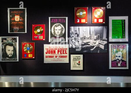 London, UK. 10th June, 2022. A general view at the preview of “Live In Session: Property from the John Peel Archive” at Bonhams Knightsbridge. Items from the music collection of late John Peel, the late BBC Radio DJ, journalist and broadcaster, are offered for sale on 14 June. Credit: Stephen Chung/Alamy Live News Stock Photo