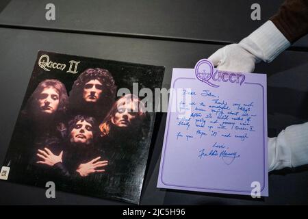 Copertina per dischi in vinile queen II LP Foto stock - Alamy