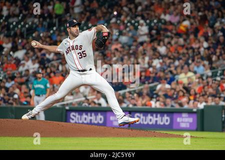 Houston Astros starting pitcher Justin Verlander (35) pitches in the top of the fourth inning of the MLB game between the Houston Astros and the Seatt Stock Photo