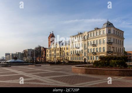 Minsk, Belarus, 04.11.2021. Independence Square in Minsk with Government House, Church of Saints Simon and Helena and Capital Mall shopping center. Stock Photo