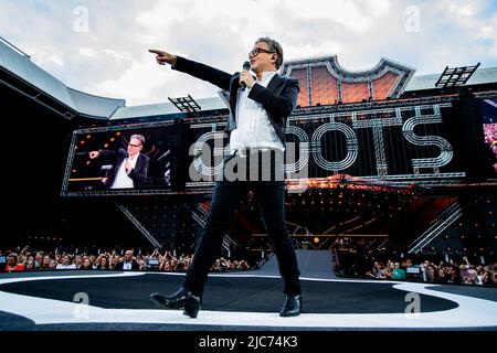 Eindhoven, Netherlands. 10th June, 2022. 2022-06-10 20:30:24 EINDHOVEN - Guus Meeuwis will perform in the Philips Stadium during the first of his three Groots with a soft G concerts. ANP PAUL BERGEN netherlands out - belgium out Credit: ANP/Alamy Live News Stock Photo