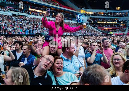 Eindhoven, Netherlands. 10th June, 2022. 2022-06-10 21:32:31 EINDHOVEN - Audience in the Philips Stadium during the first of the three Groots with a soft G concerts by Guus Meeuwis. ANP PAUL BERGEN netherlands out - belgium out Credit: ANP/Alamy Live News Stock Photo